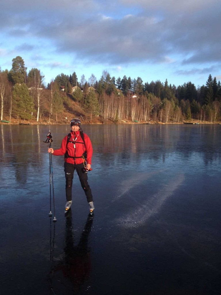 Ordförande tar sig en skridskotur på Svartskärssjön 26 december