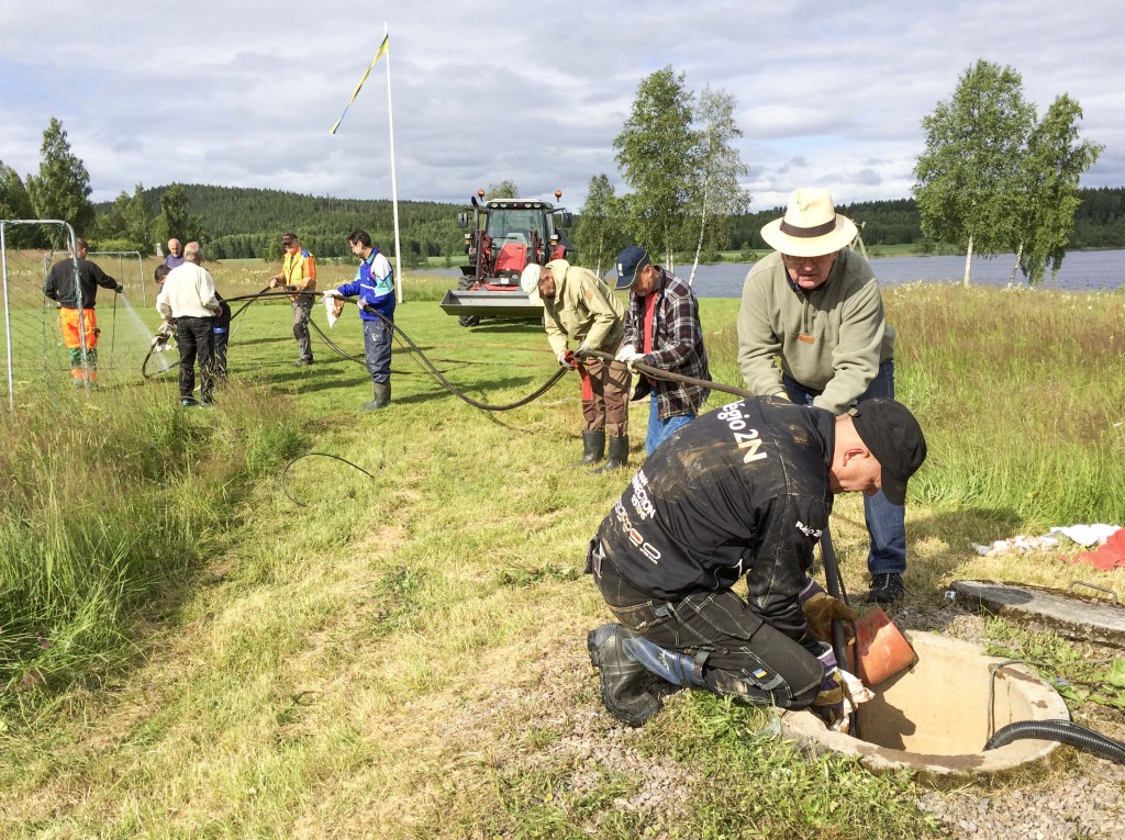 Samling vid pumpen 2015